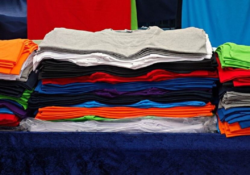 Organizacja garderoby – co warto kupić, aby zapanować nad ubraniami?